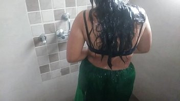 Play देशी भाभी की बाथरूम मे जबरदस्ती चुदाई की