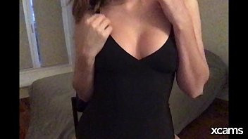 Play Cam to cam porn torride avec une jeune amatrice super chaude enregistrée en live