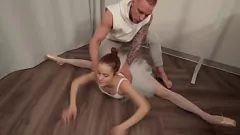 Play Skinny Ballerina Nicole Murkovski's Rough Sex & Squirting Show