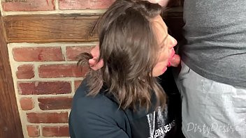 Play Facefucking a youtuber with pulsating cumshot in her mouth