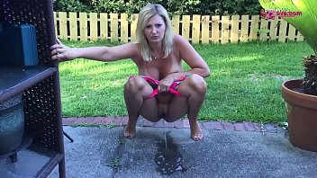 Play Watch me pee