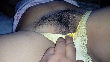 Play Le corro a un lado la bombachita de claudia