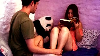 Play My girlfriend wanted to study and it was so hot that I bathed her in cum